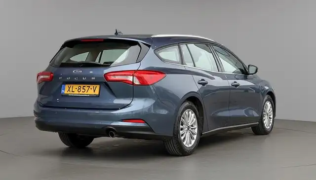 Ford Focus view 2