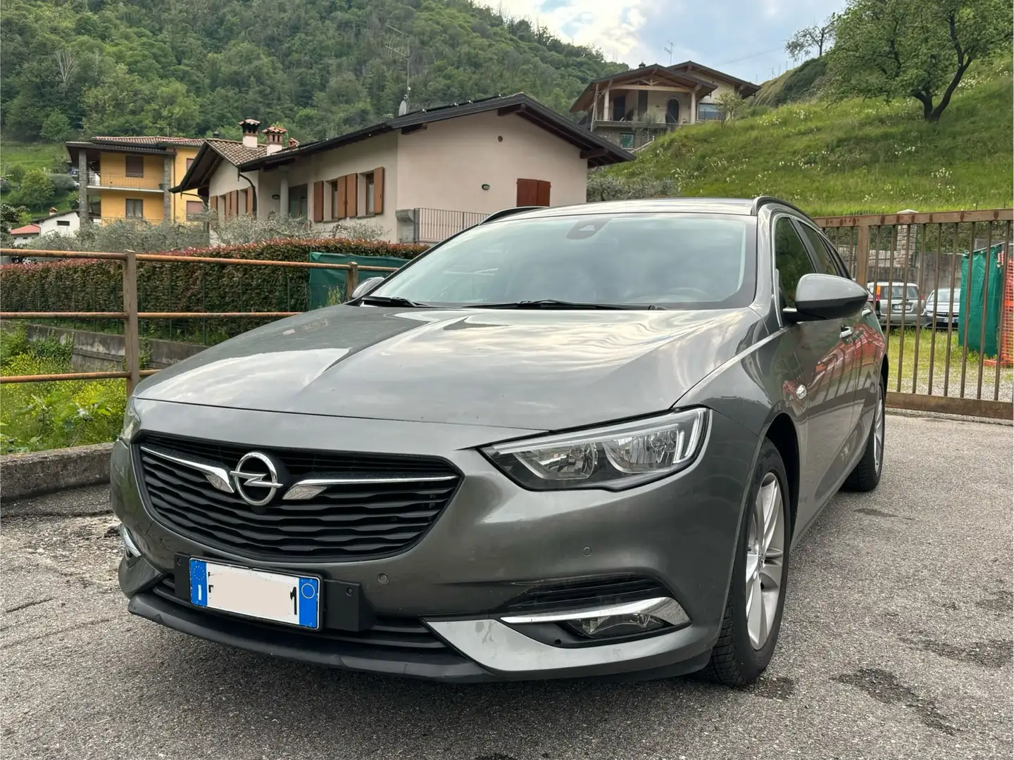 Opel Insignia Insignia Sports Tourer 1.6 cdti Automatica siva - 2