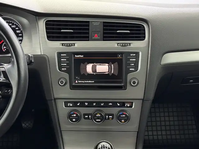 Volkswagen Golf view 11