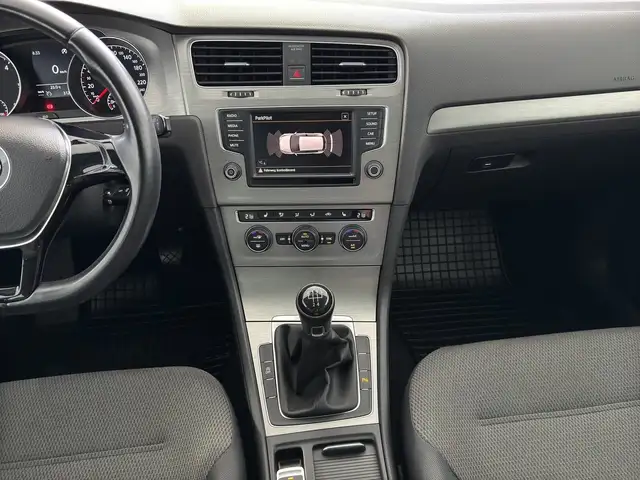 Volkswagen Golf view 10