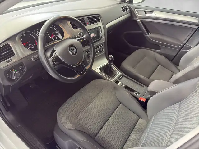 Volkswagen Golf view 6