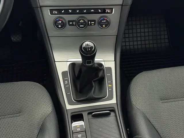 Volkswagen Golf view 12