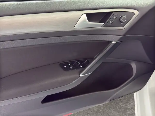 Volkswagen Golf view 14