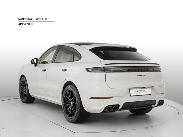 Porsche Cayenne view 3