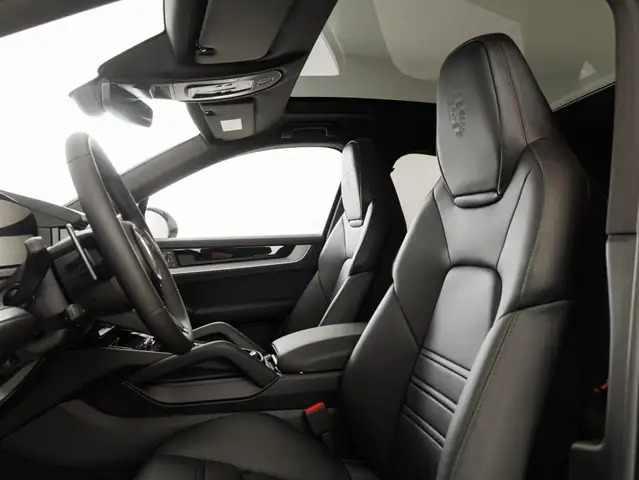 Porsche Cayenne view 12