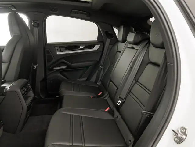 Porsche Cayenne view 15