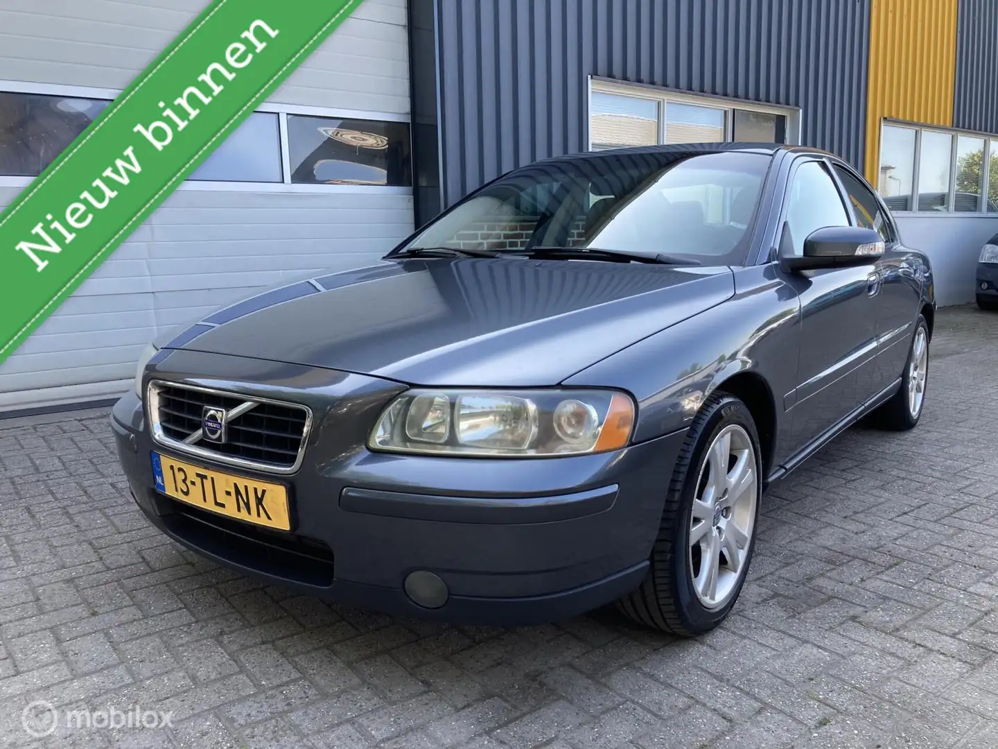 Volvo S60 2.4 Momentum TREKHAAK! Gris - 1