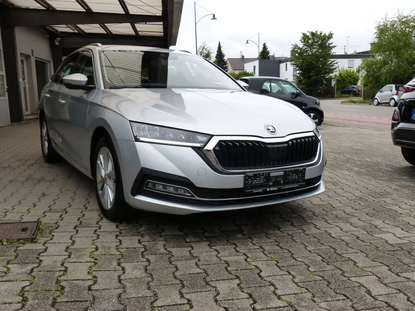 Skoda Octavia Combi Style DSG LED AHK NAVI ACC DAB Silber - 1