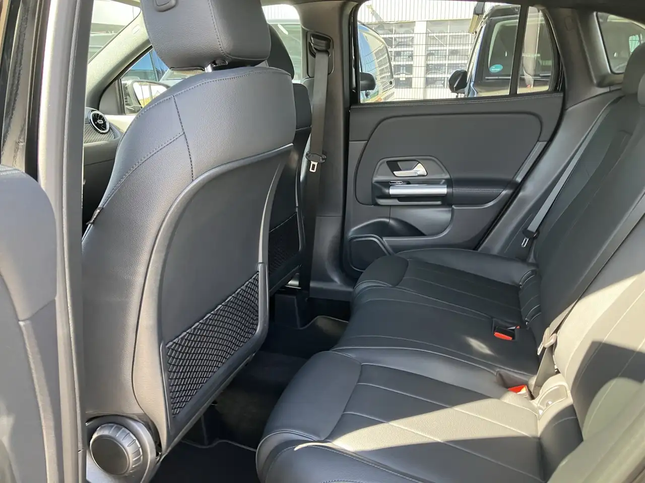 Mercedes-Benz GLA 180 GLA 180 Progr RüKam Nightpaket AHK Winterpaket 12