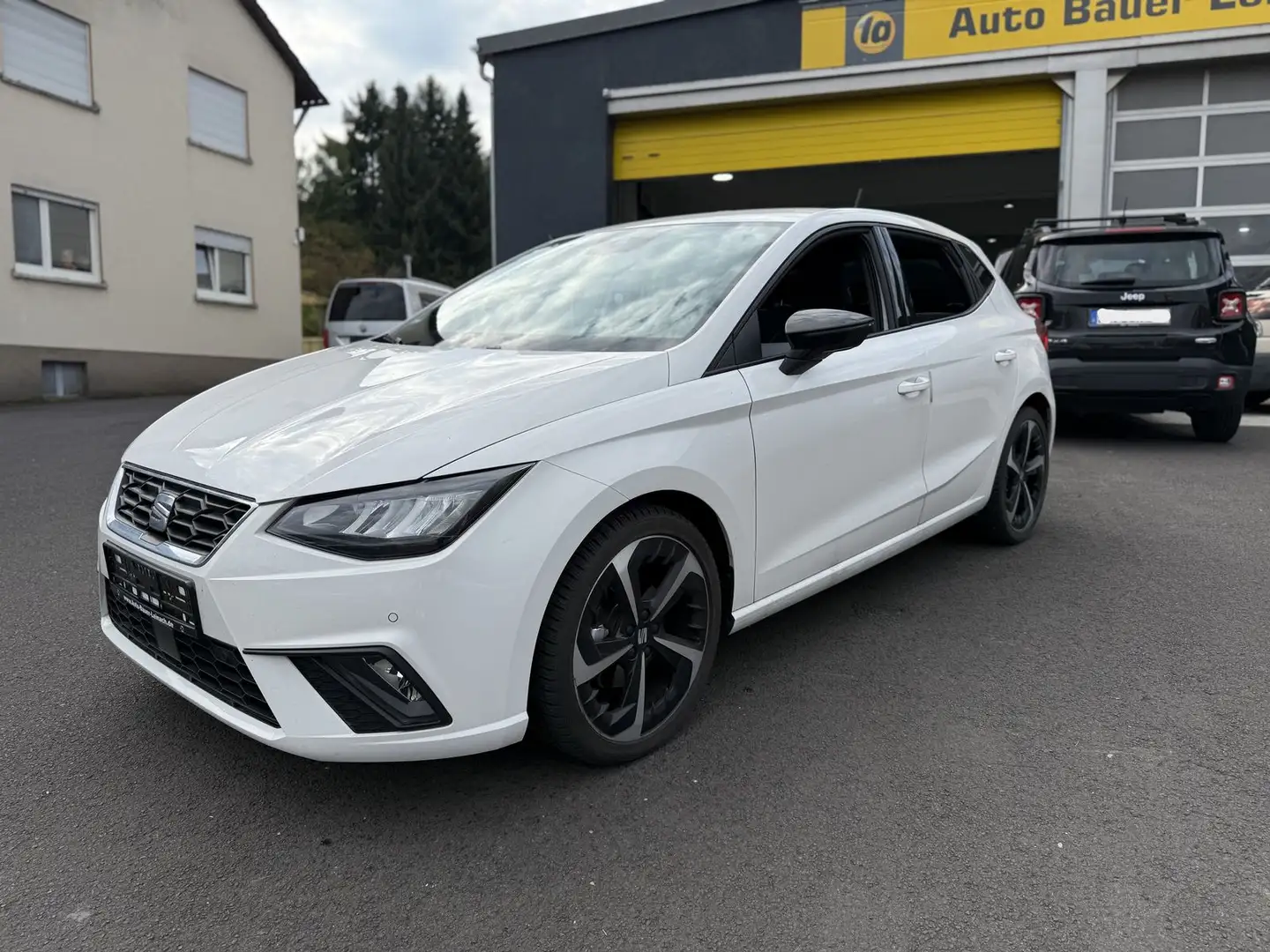 SEAT Ibiza Ibiza 1.0 TSI FR OPF (EURO 6e) Weiß - 2
