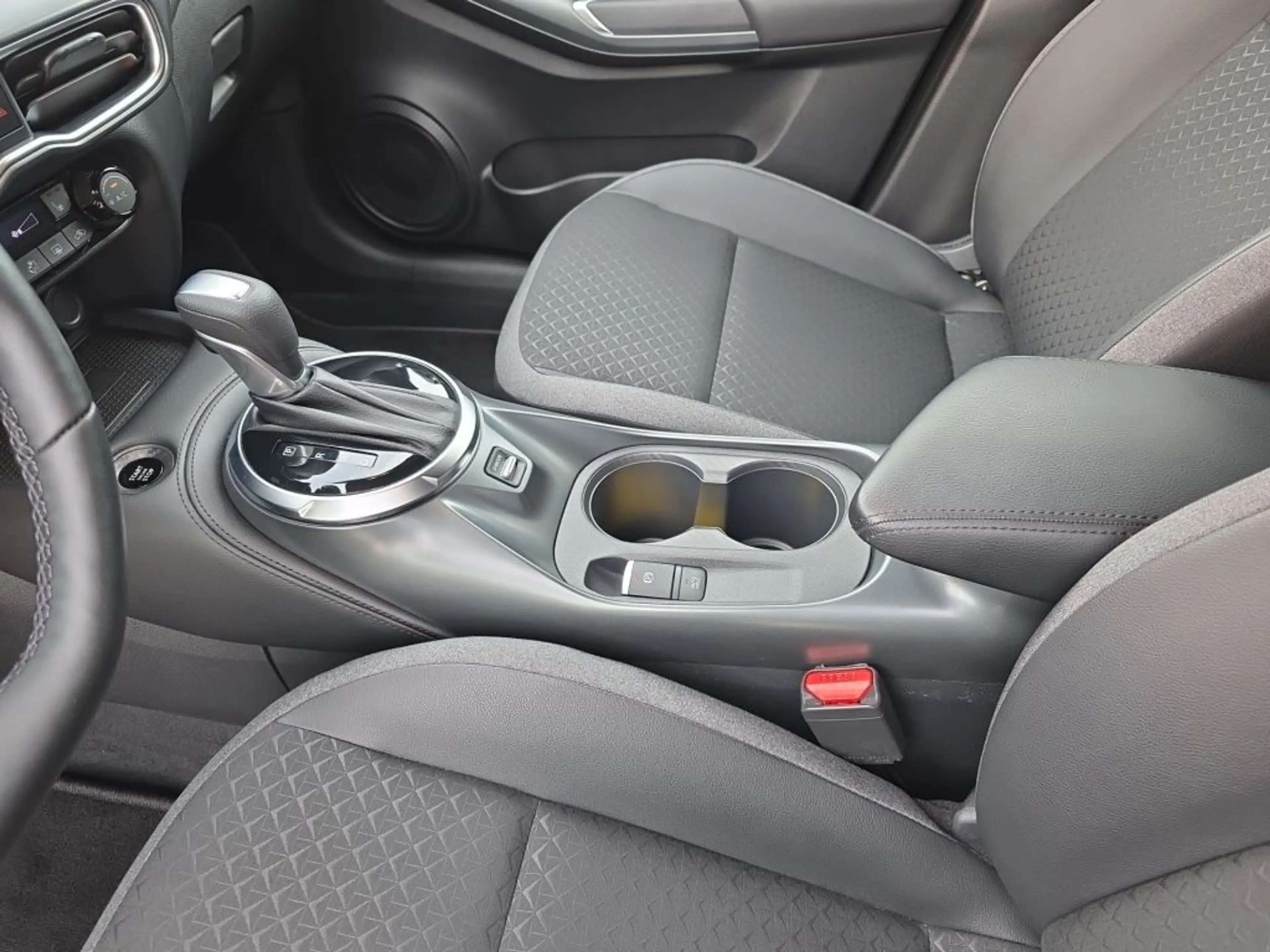 Nissan Juke 1.0 DIG-T DCT N-Connecta — photo 14