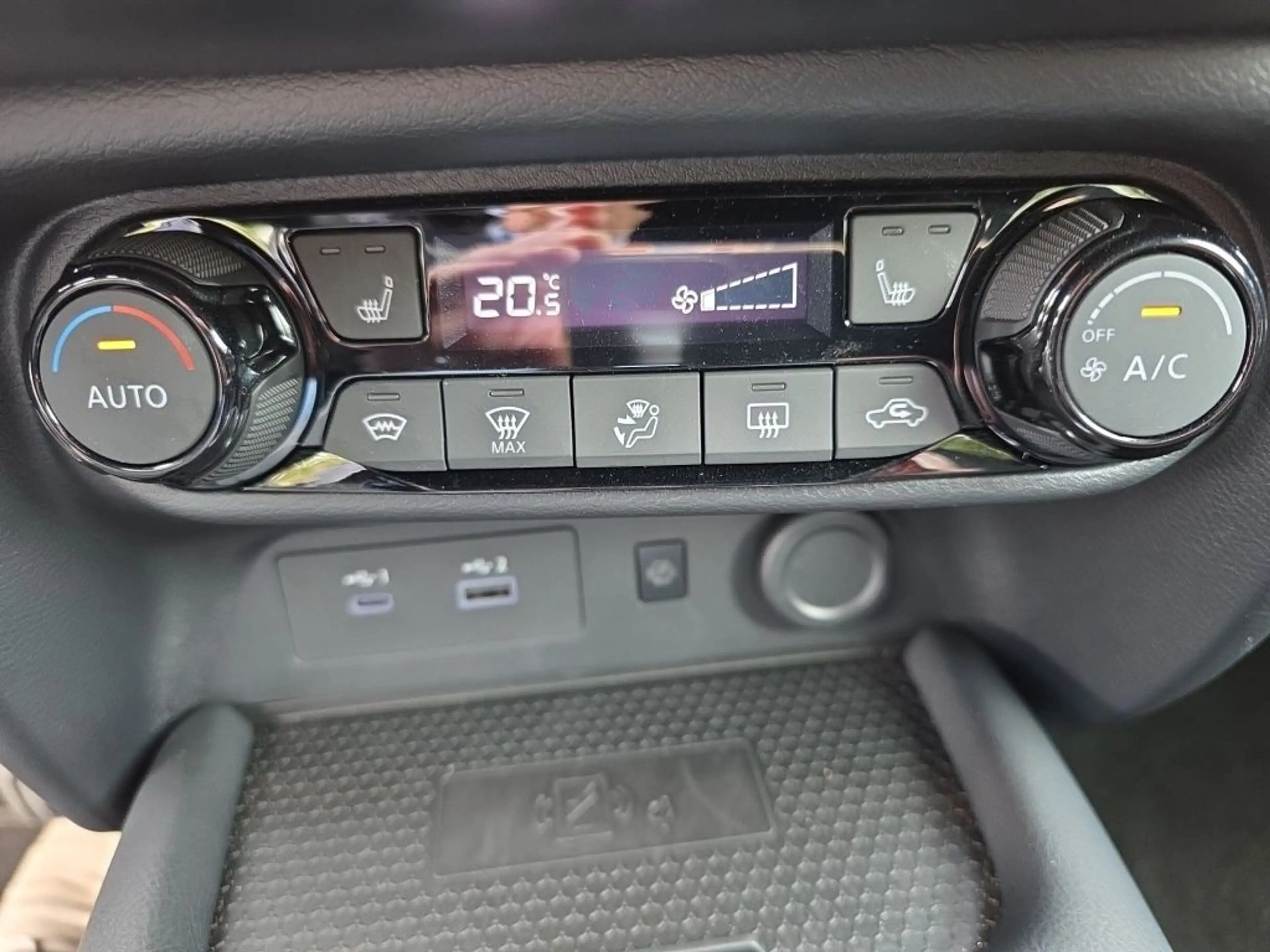 Nissan Juke 1.0 DIG-T DCT N-Connecta — photo 15