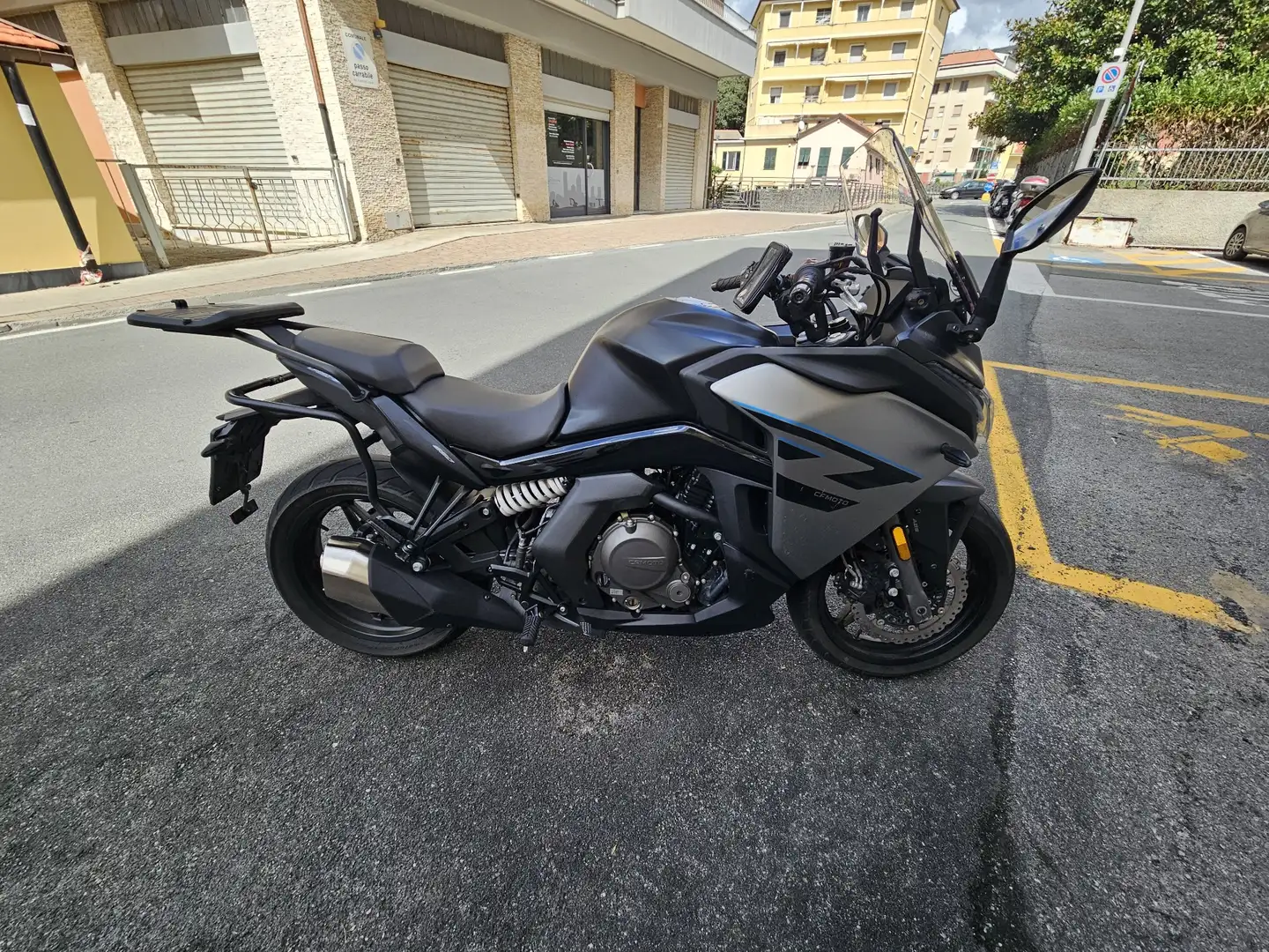 CFMOTO 650GT Gris - 1