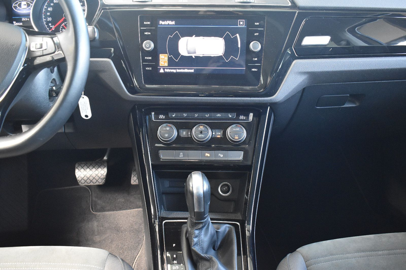 Volkswagen Touran 2.0TDI DSG Highline LED~ACC~Standheizung — photo 13