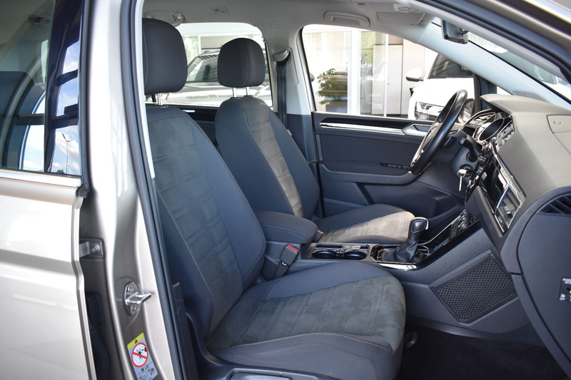 Volkswagen Touran 2.0TDI DSG Highline LED~ACC~Standheizung — photo 9