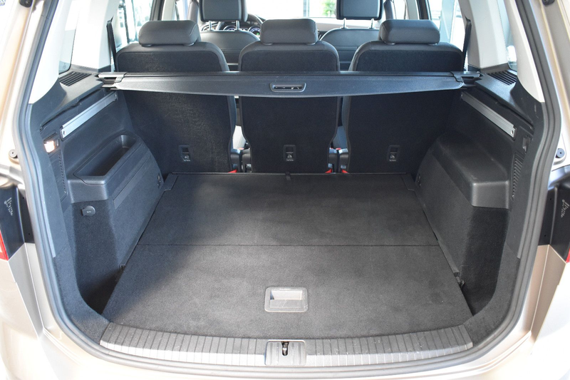 Volkswagen Touran 2.0TDI DSG Highline LED~ACC~Standheizung — photo 12