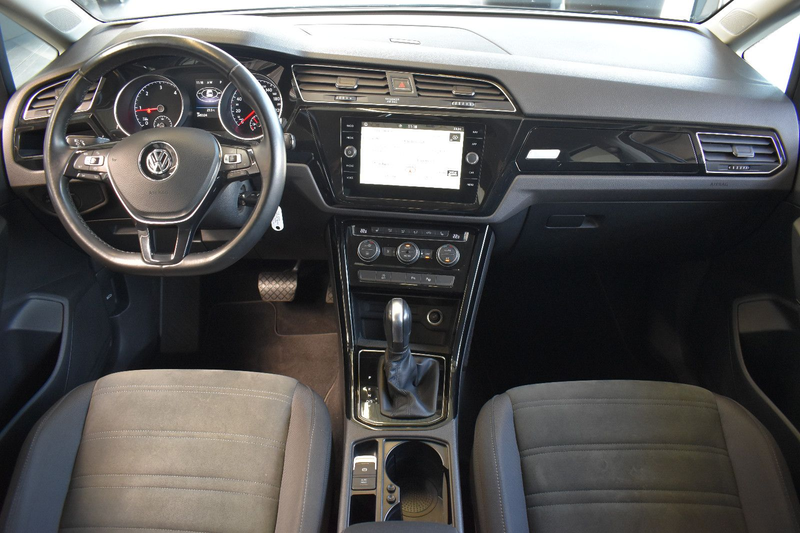 Volkswagen Touran 2.0TDI DSG Highline LED~ACC~Standheizung — photo 3