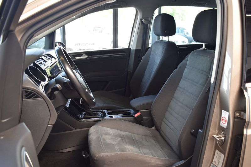 Volkswagen Touran 2.0TDI DSG Highline LED~ACC~Standheizung — photo 8