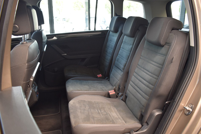 Volkswagen Touran 2.0TDI DSG Highline LED~ACC~Standheizung — photo 11