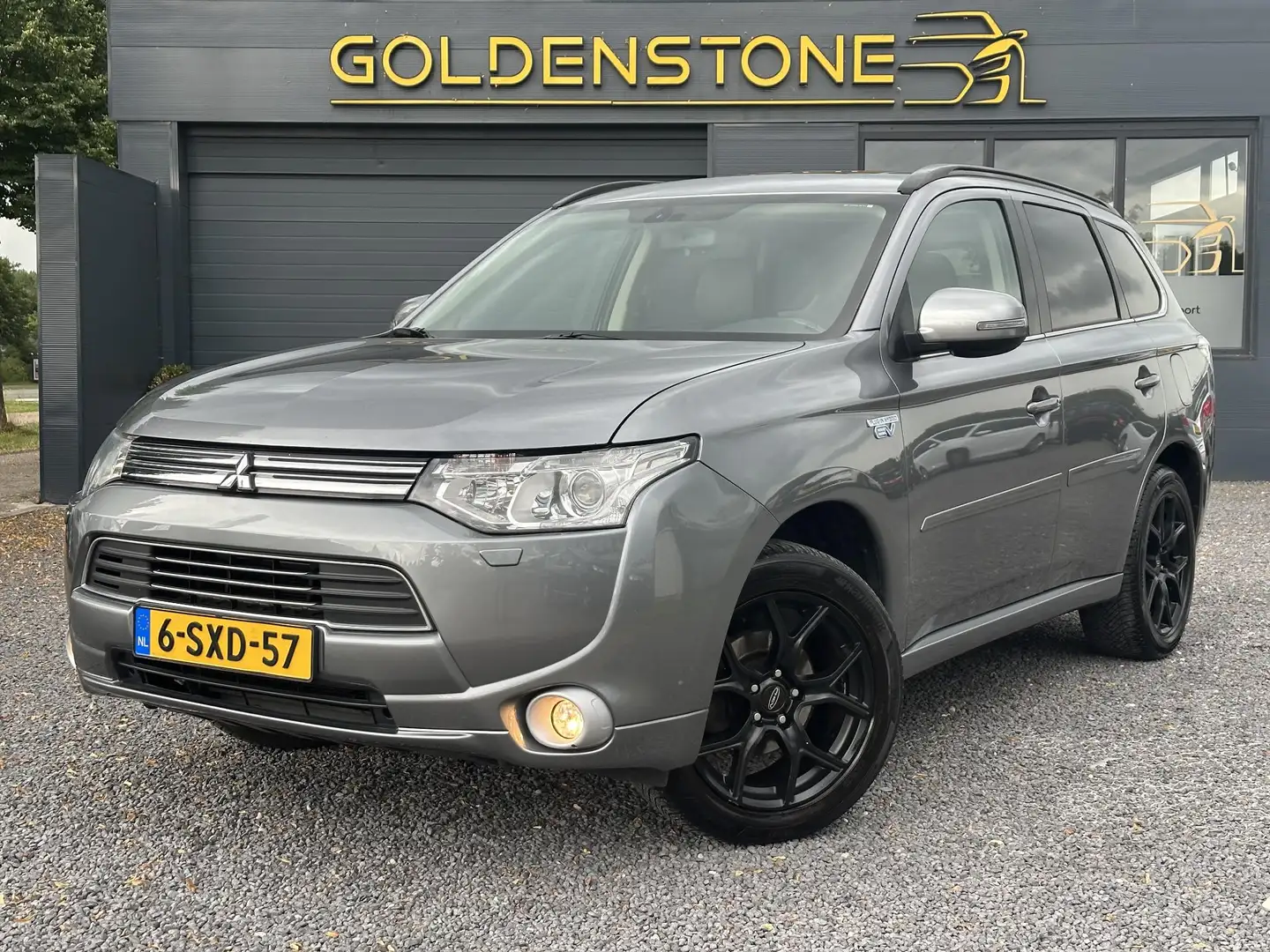 Mitsubishi Outlander 2.0 PHEV Instyle 1e Eigenaar,Navi,Camera,Trekhaak, Gri - 1