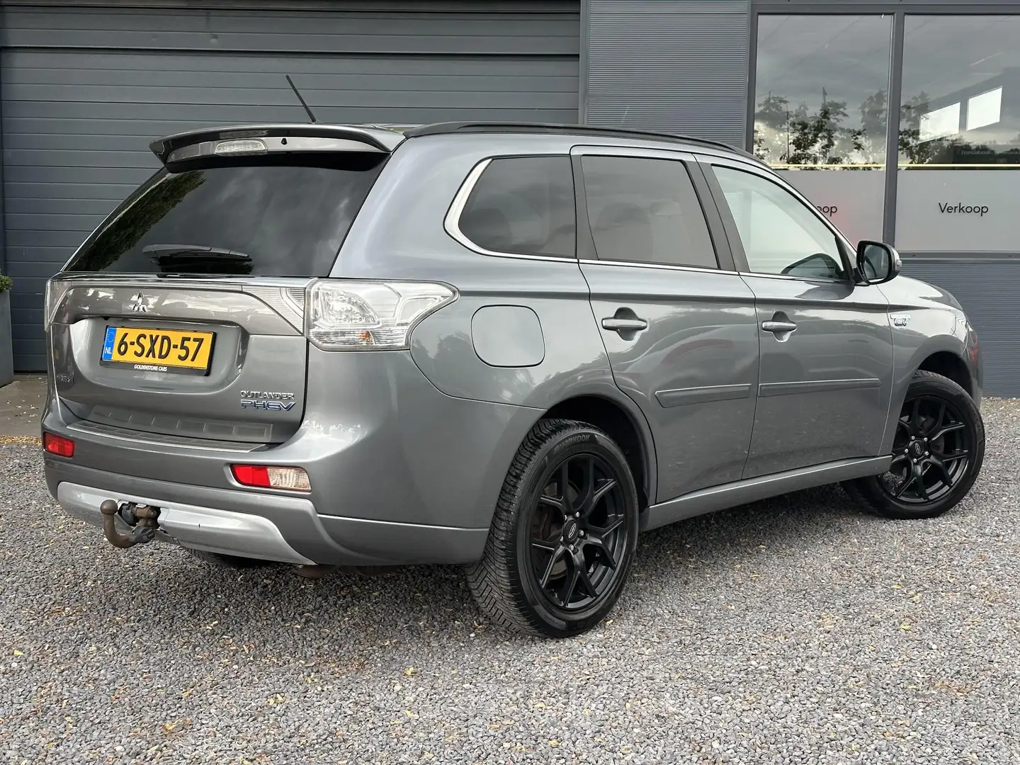 Mitsubishi Outlander 2.0 PHEV Instyle 1e Eigenaar,Navi,Camera,Trekhaak, Grijs - 2