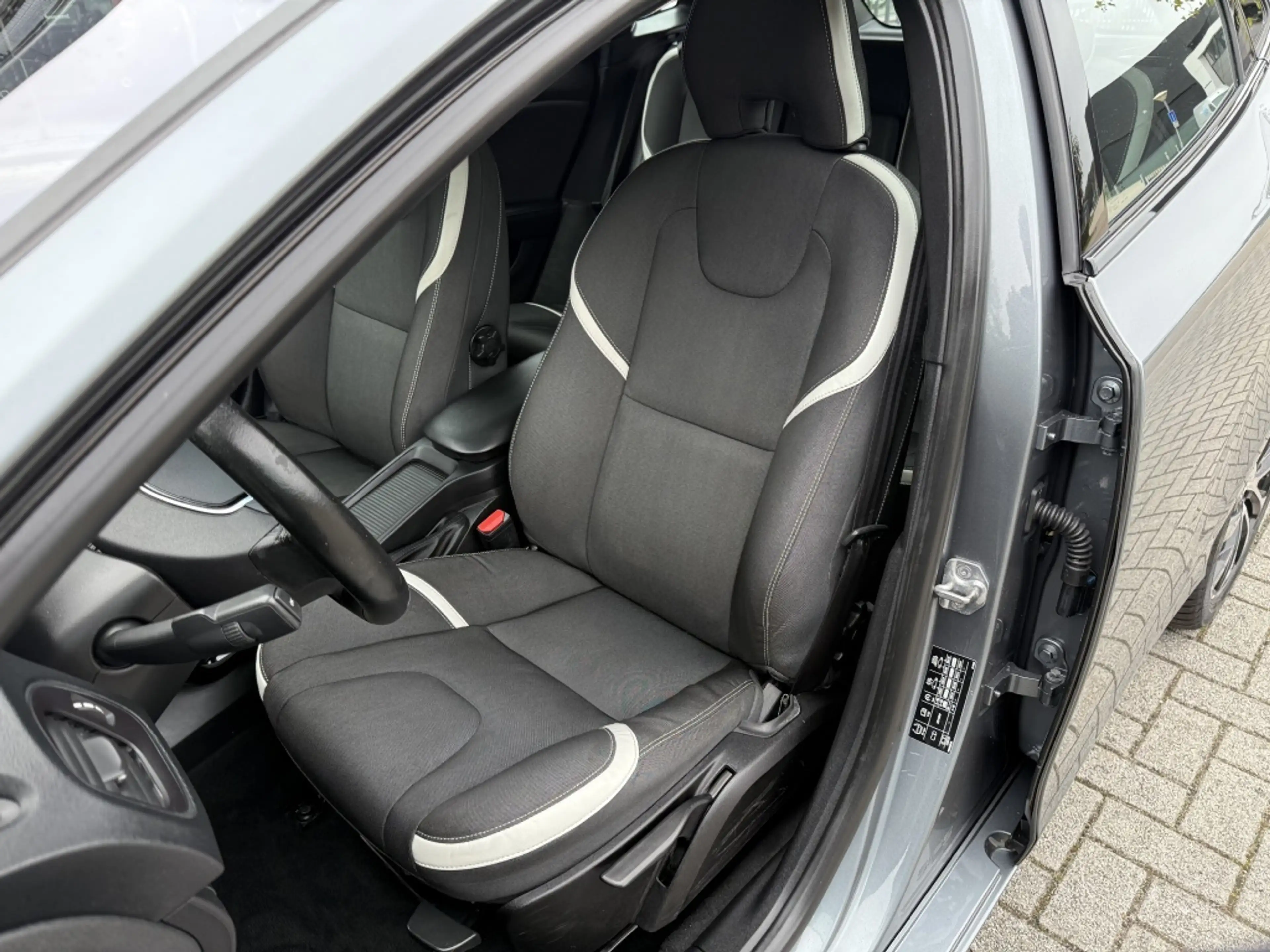 Volvo V40 1.5 T3 Dynamic Edition Automaat | Navi | Cruise | — photo 7