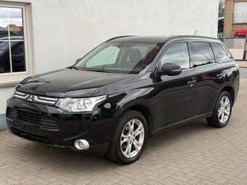 Outlander 2.2 DI-D 4WD Touch Edition