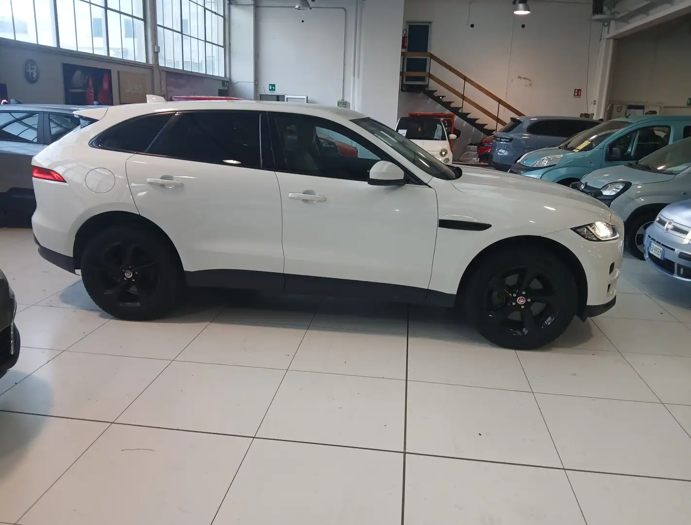 Jaguar F-Pace F-Pace 2015 2.0d Prestige awd 180cv auto Bianco - 2