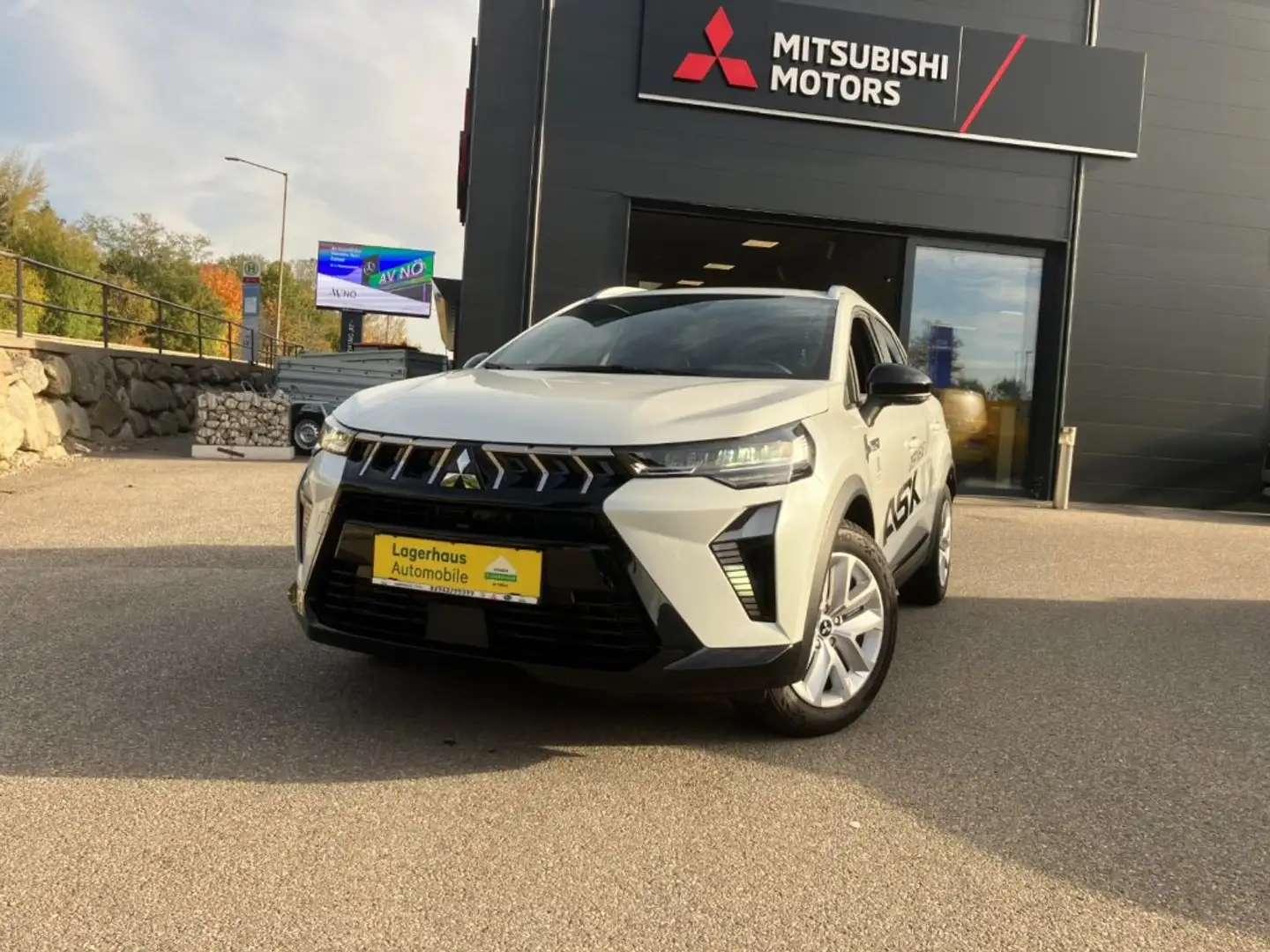 Mitsubishi ASX 1,8 HEV YUKI Invite S+C AT 26 Weiß - 1