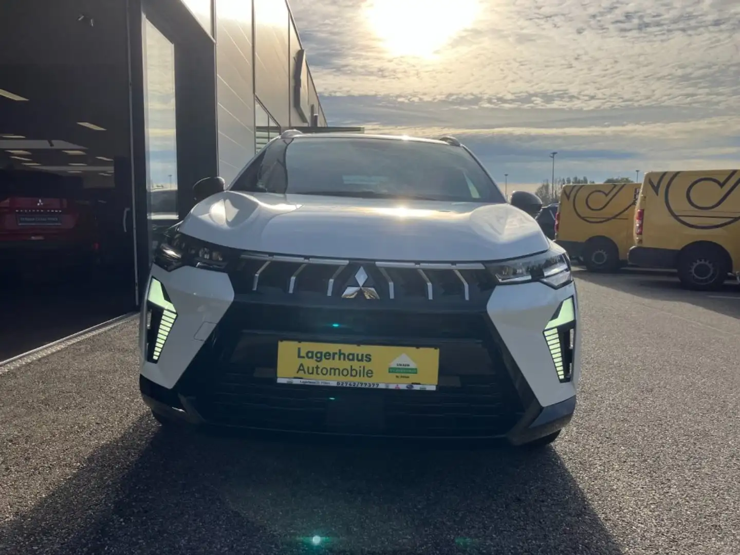 Mitsubishi ASX 1,8 HEV YUKI Invite S+C AT 26 Weiß - 2