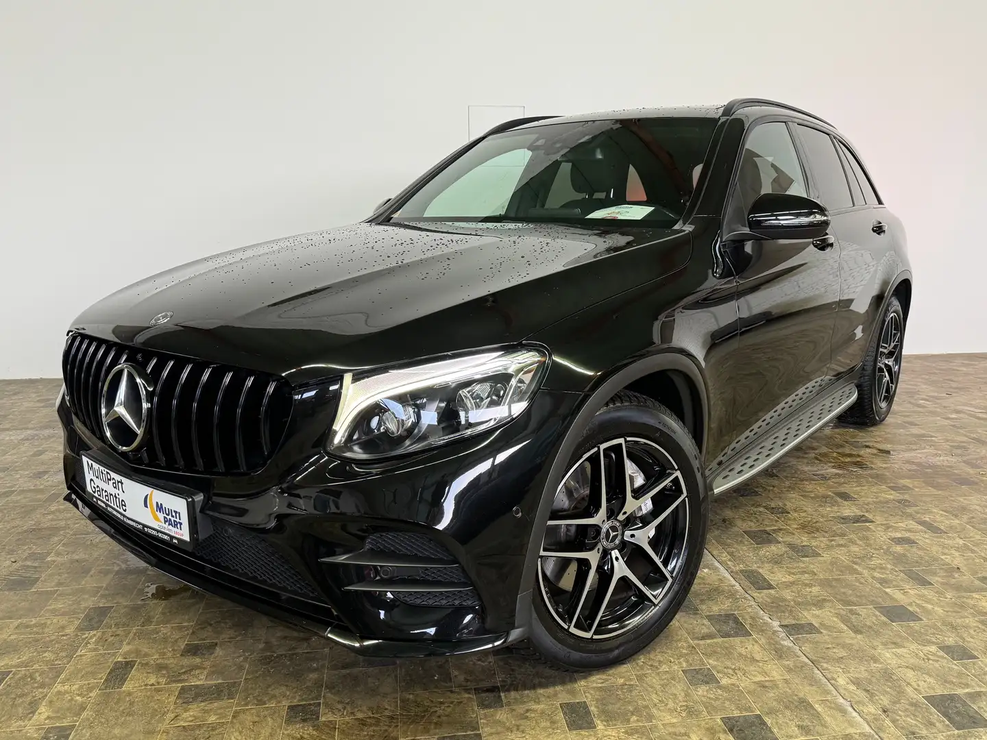 Mercedes-Benz GLC 250 GLC 250 4Matic , AMG Sport Paket, Pano, LED Schwarz - 2