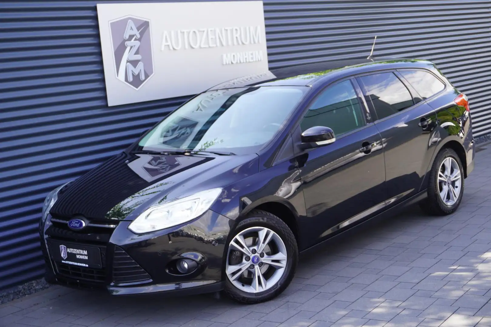 Ford Focus TURNIER|ECOBOOST|SITZHEIZUNG|EINPARKHILFE| Zwart - 1