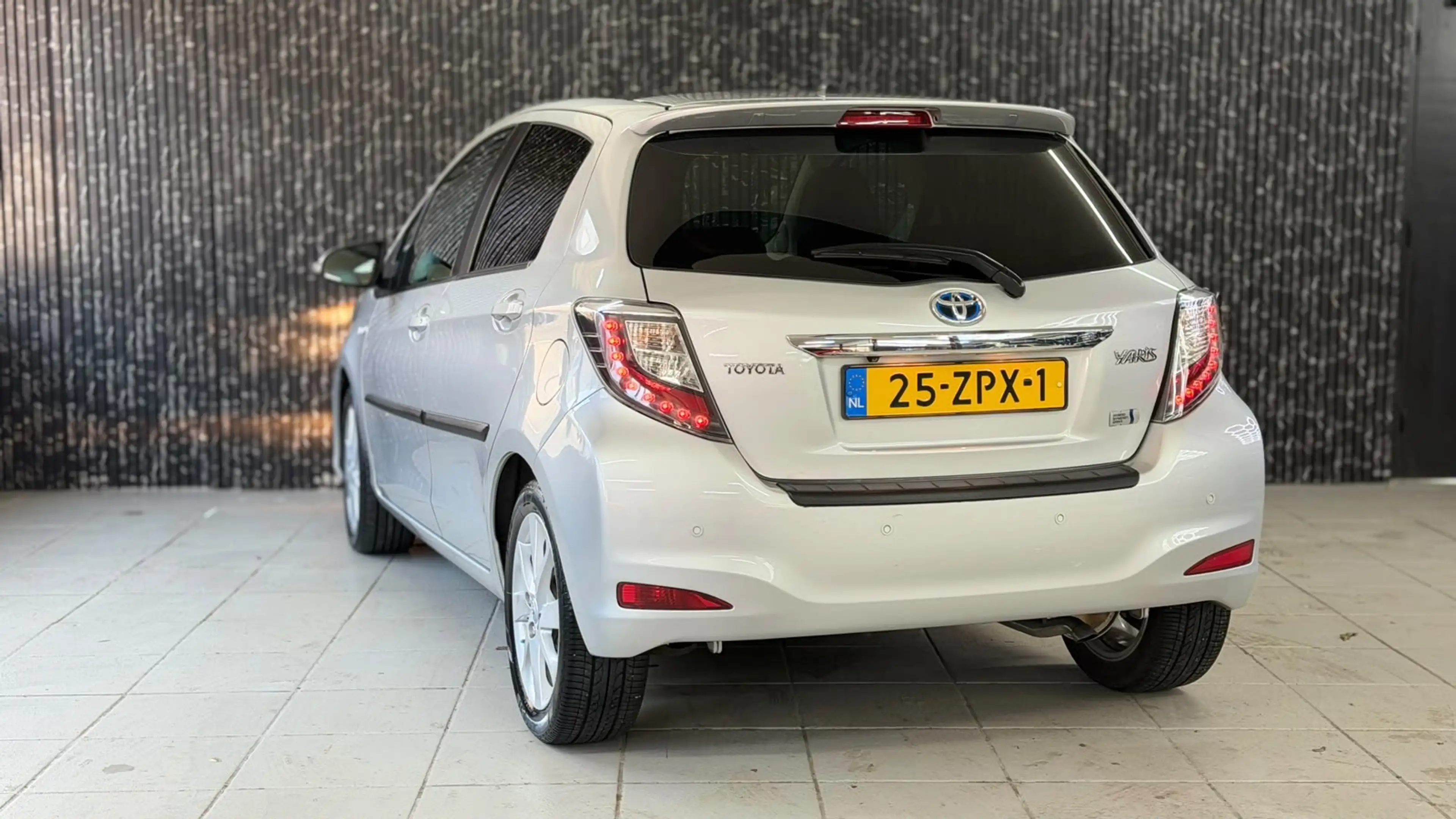 Toyota Yaris 1.5 Full Hybrid Dynamic Pano | Navi | Camera | Lee — photo 6