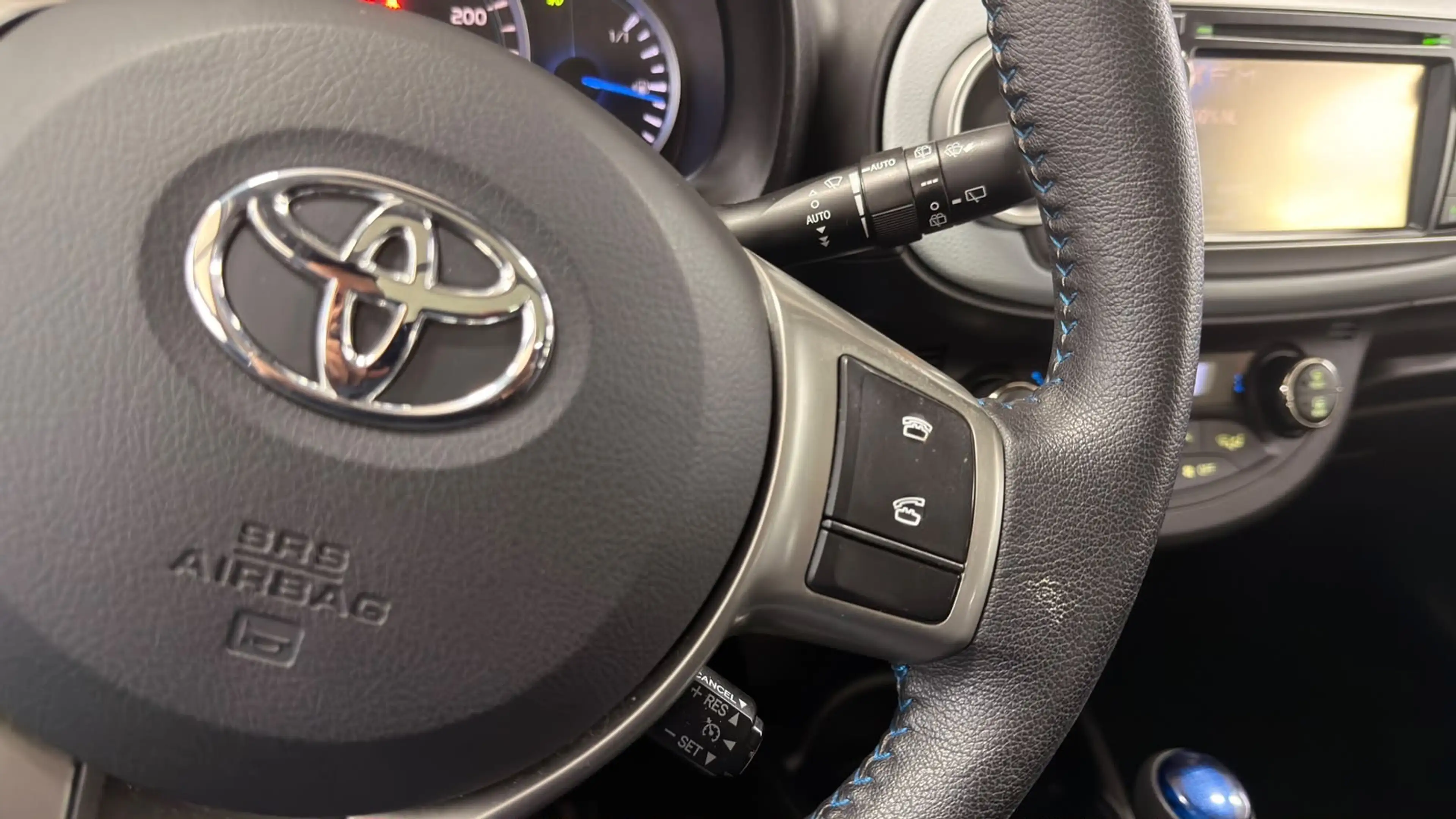 Toyota Yaris 1.5 Full Hybrid Dynamic Pano | Navi | Camera | Lee — photo 13