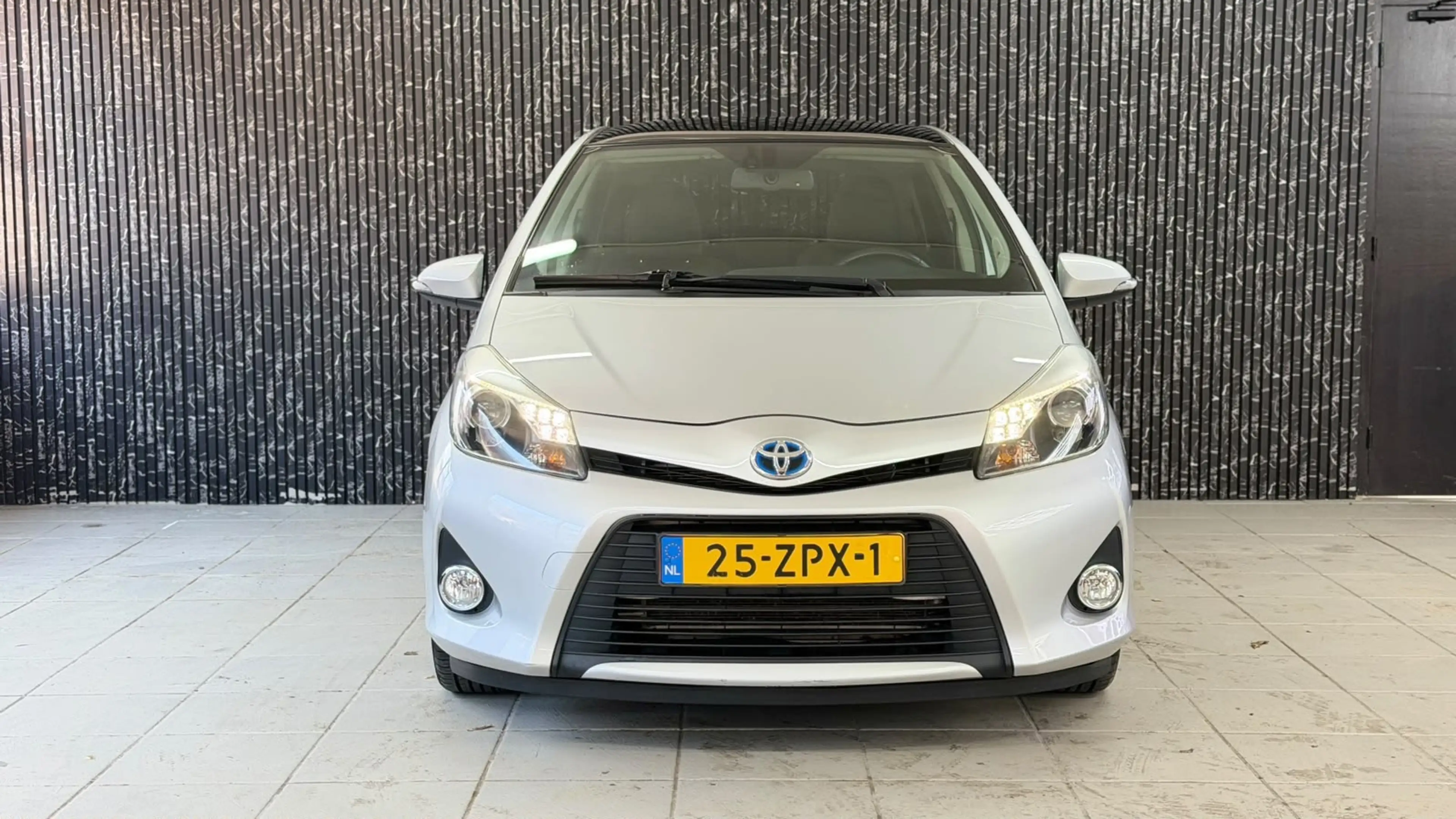 Toyota Yaris 1.5 Full Hybrid Dynamic Pano | Navi | Camera | Lee — photo 3