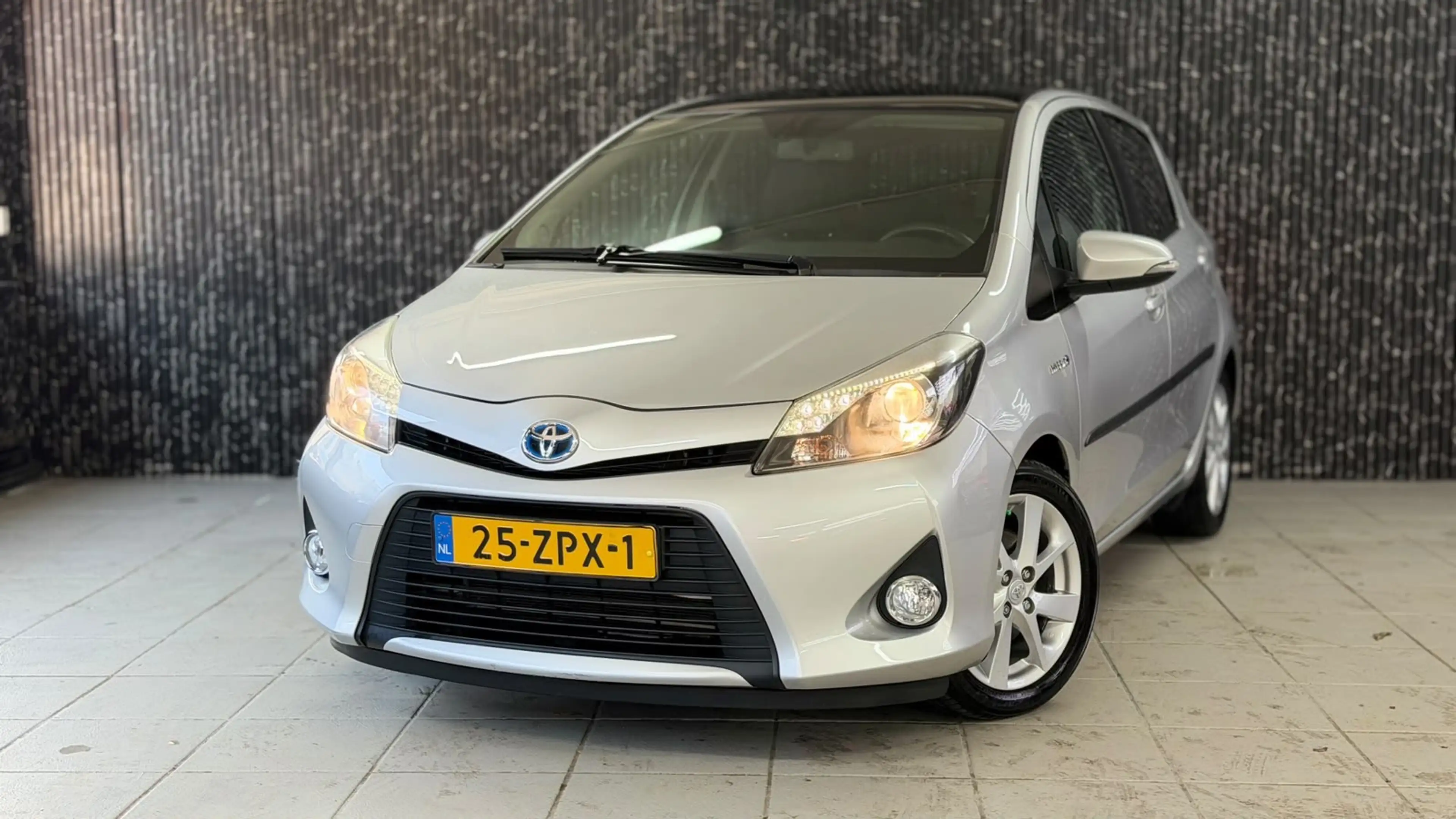 Toyota Yaris 1.5 Full Hybrid Dynamic Pano | Navi | Camera | Lee — photo 4
