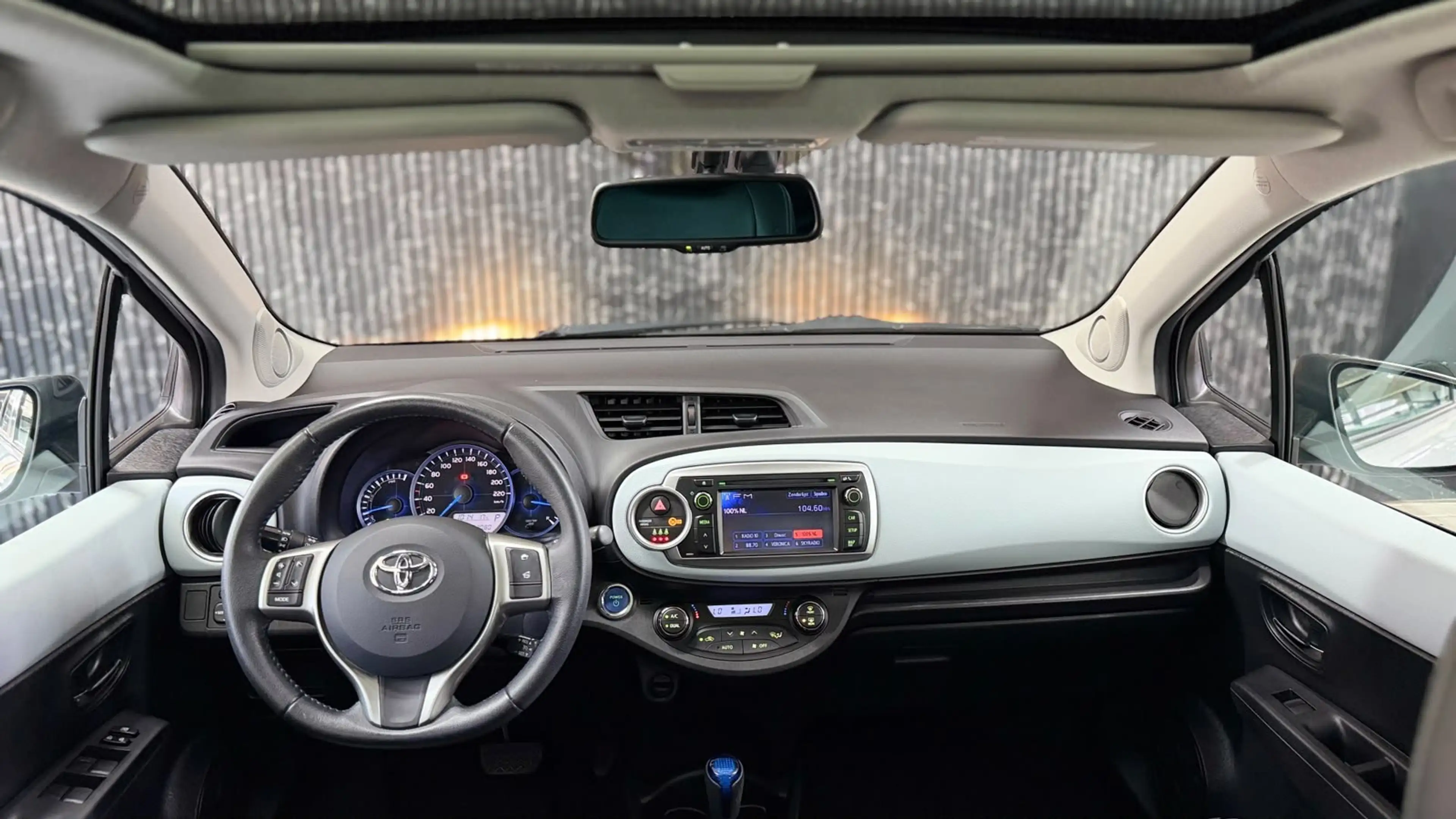 Toyota Yaris 1.5 Full Hybrid Dynamic Pano | Navi | Camera | Lee — photo 2