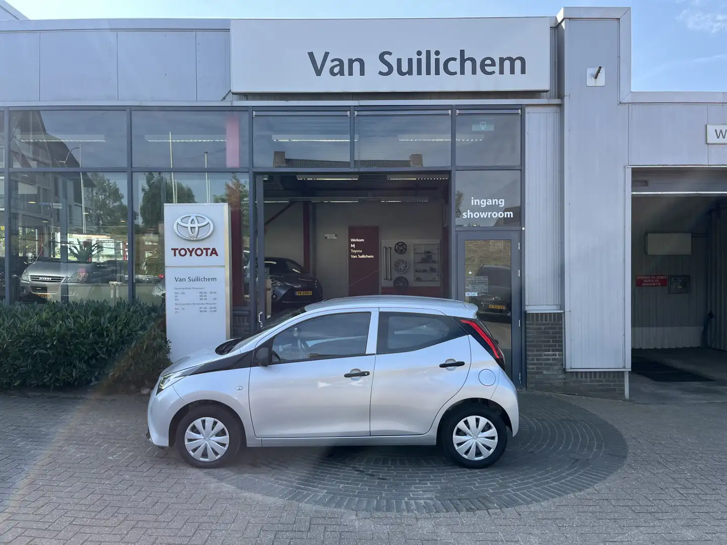 Toyota Aygo 1.0 VVT-i x-fun Grijs - 1