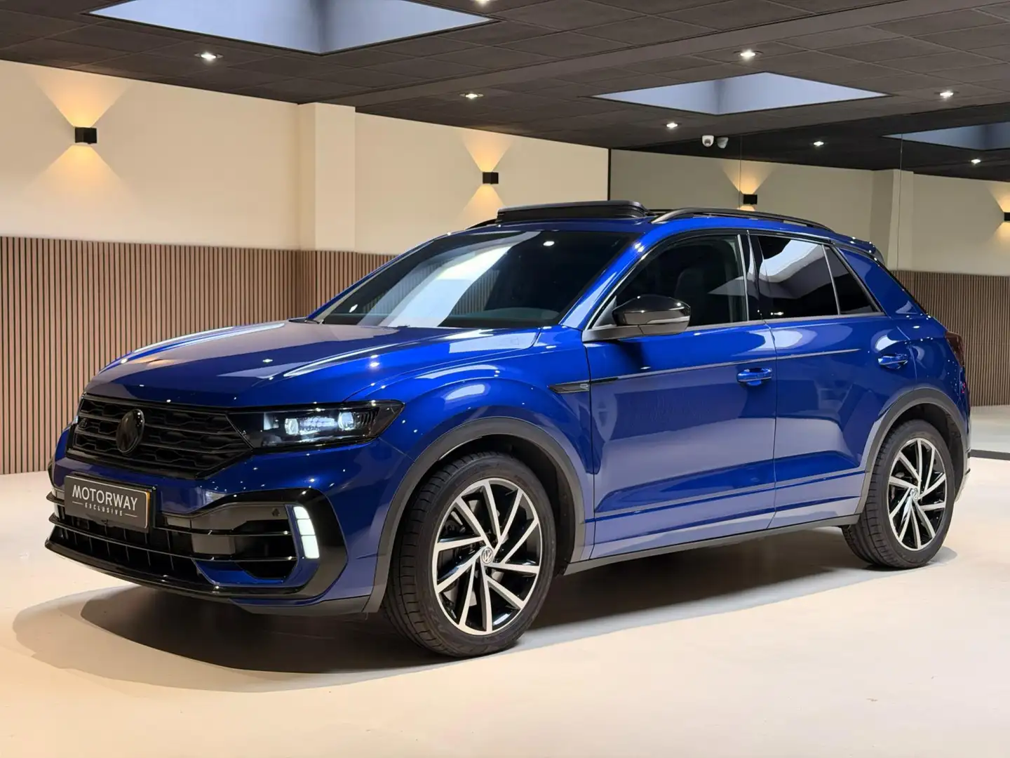 Volkswagen T-Roc 2.0 TSI 4Motion R 300PK|PANO|CAMERA|BTW AUTO|LINE- Blauw - 1