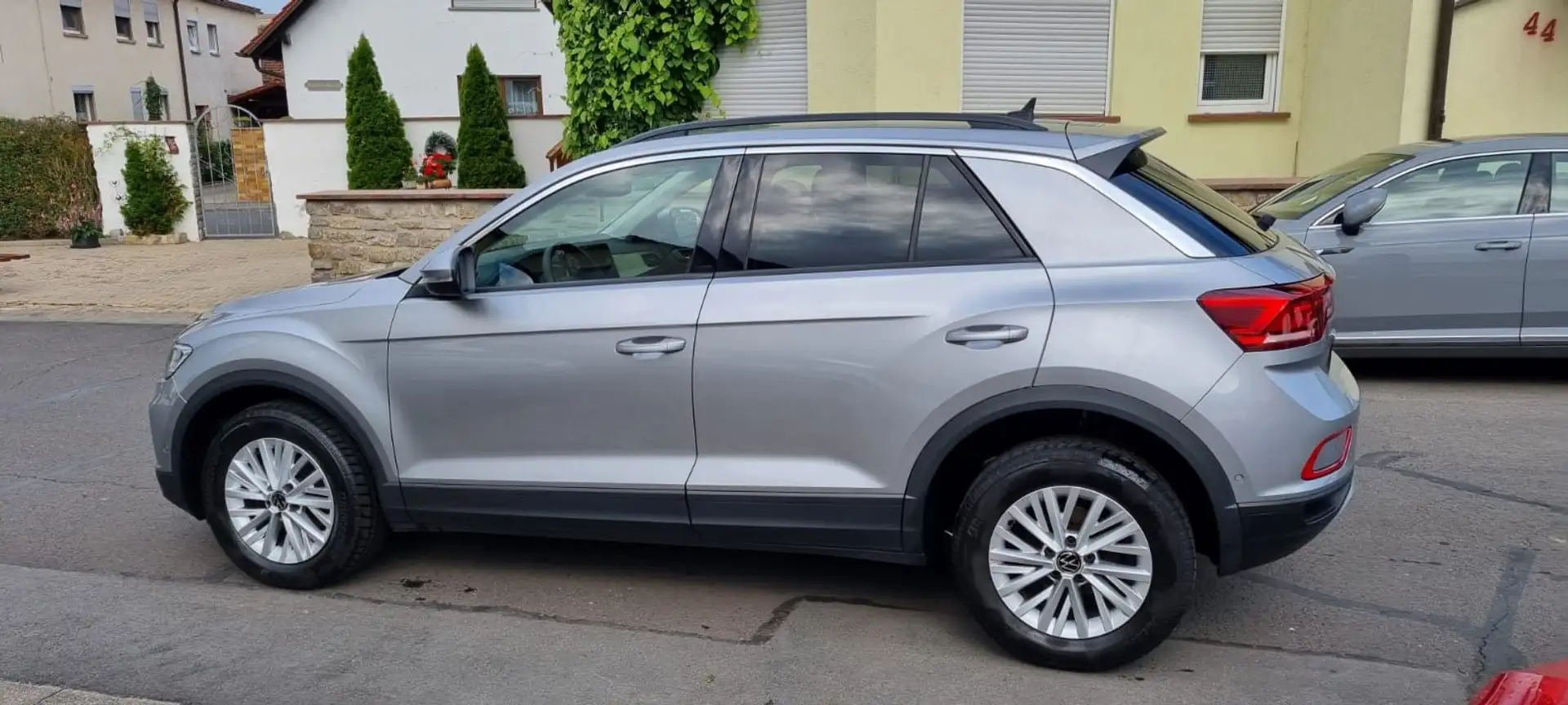 Volkswagen T-Roc 2.0 TDI Life LED Dig. Tacho Kyless Silber - 2