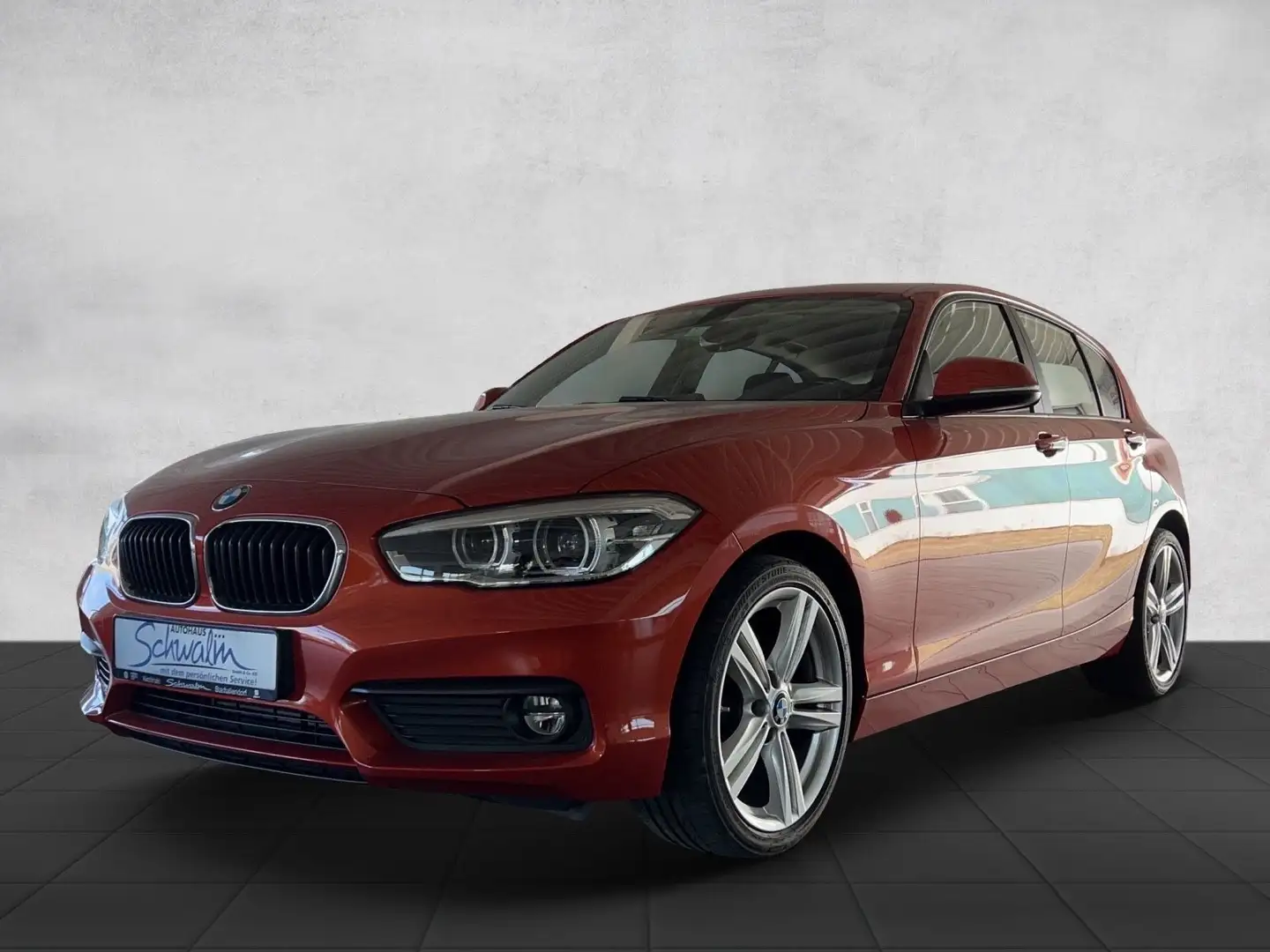 BMW 118 i Lim. *Advantage* LED/SHZ/Navigation/M-Sport Orange - 1