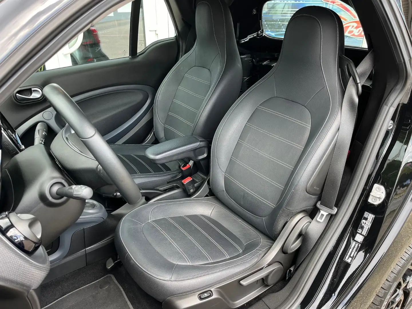 smart forTwo Cabrio 122 PS 185 Km/h Leder Navi 16 Zoll Noir - 2