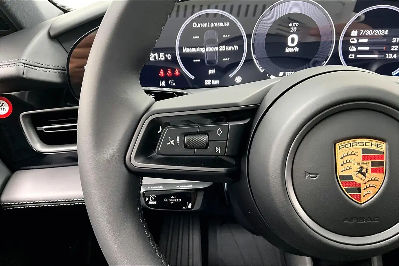 Porsche Taycan снимка Porsche Taycan