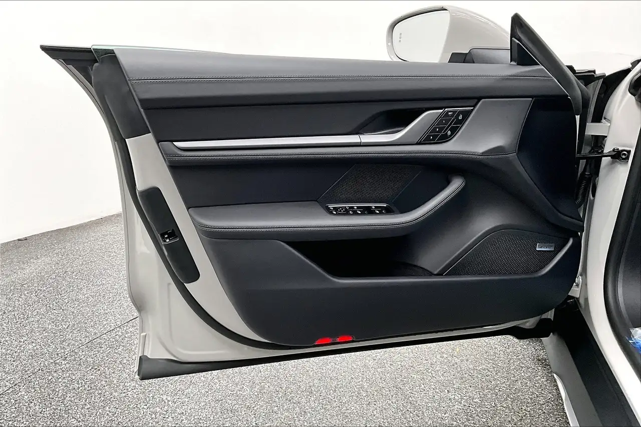 Porsche Taycan снимка Porsche Taycan