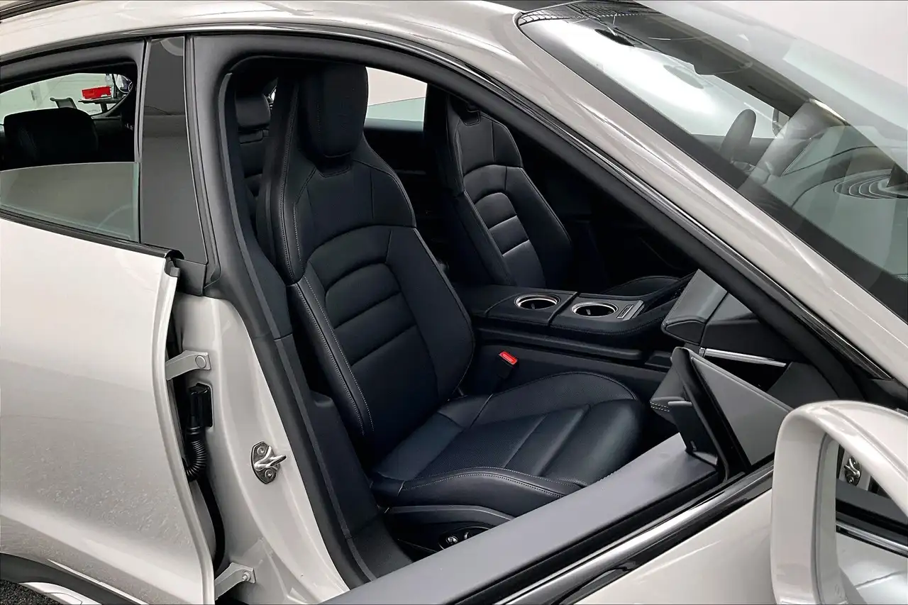 Porsche Taycan снимка Porsche Taycan