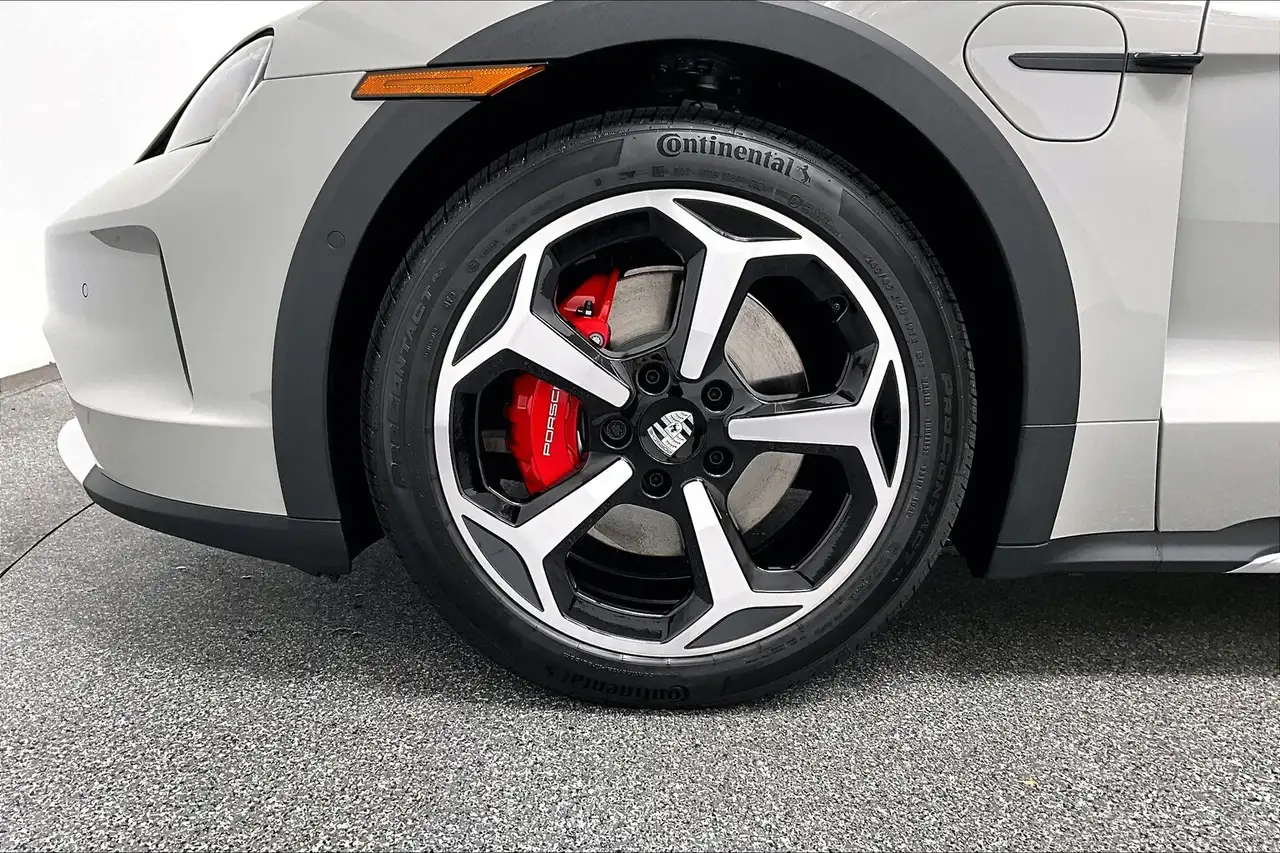 Porsche Taycan снимка Porsche Taycan