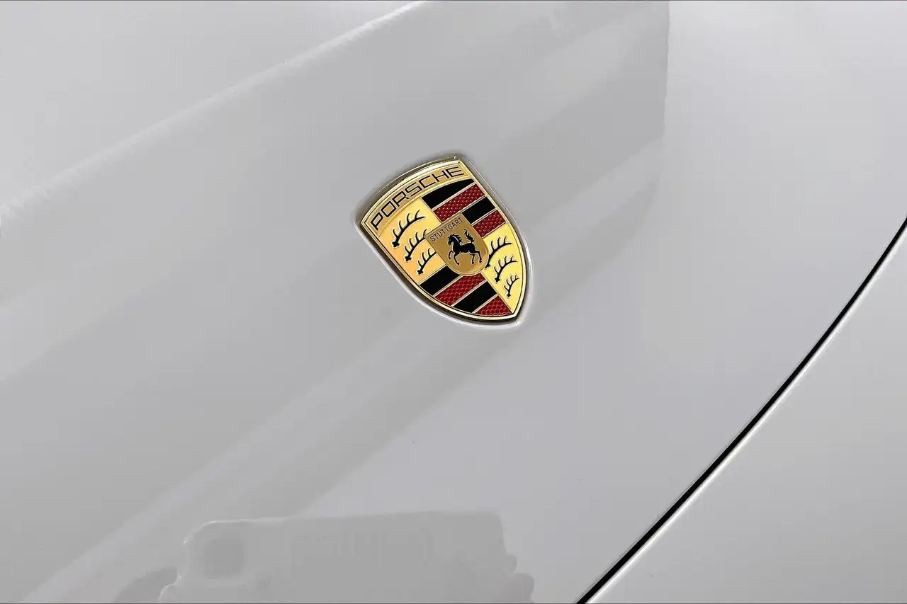 Porsche Taycan снимка Porsche Taycan