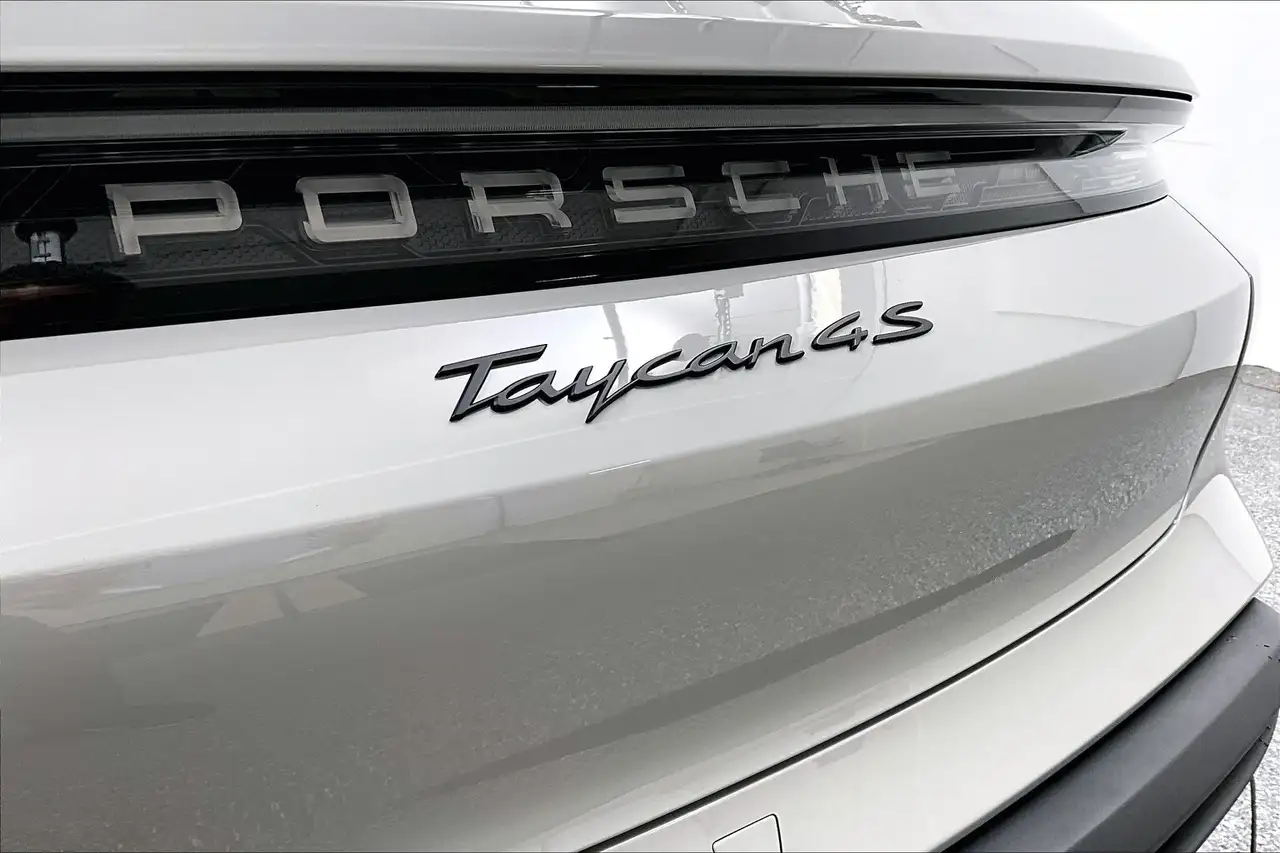 Porsche Taycan снимка Porsche Taycan