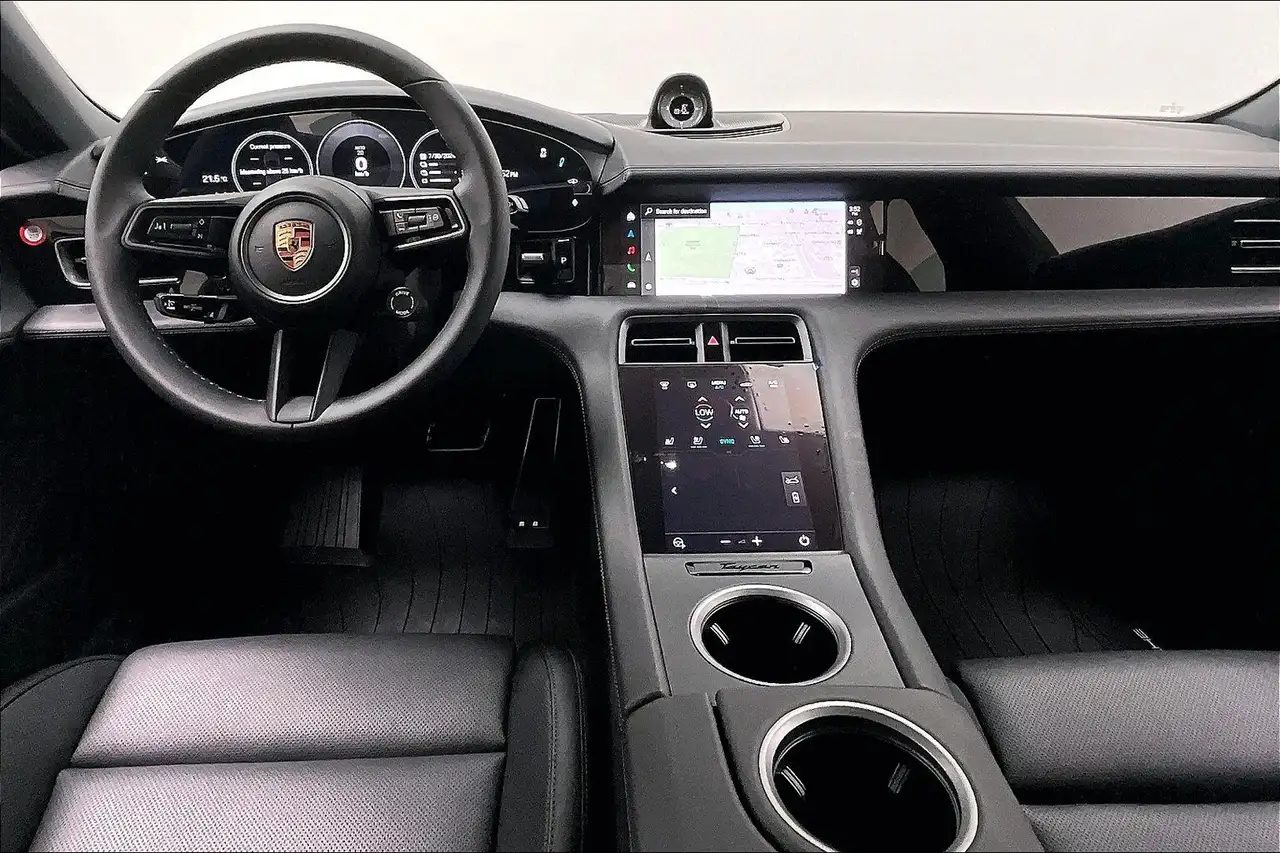 Porsche Taycan снимка Porsche Taycan