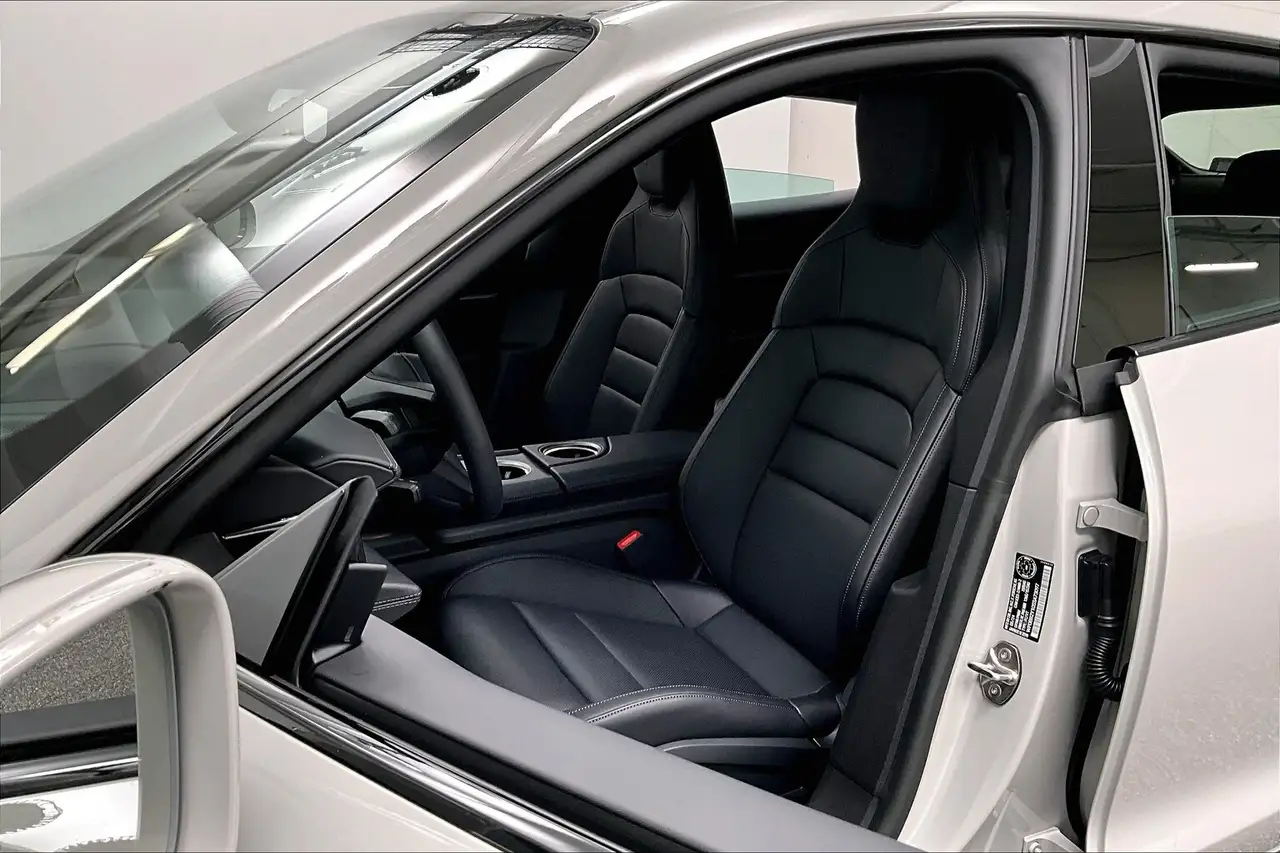 Porsche Taycan снимка Porsche Taycan